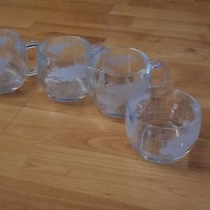 2 cups 1 sugar 1 Creamer nestle globe design